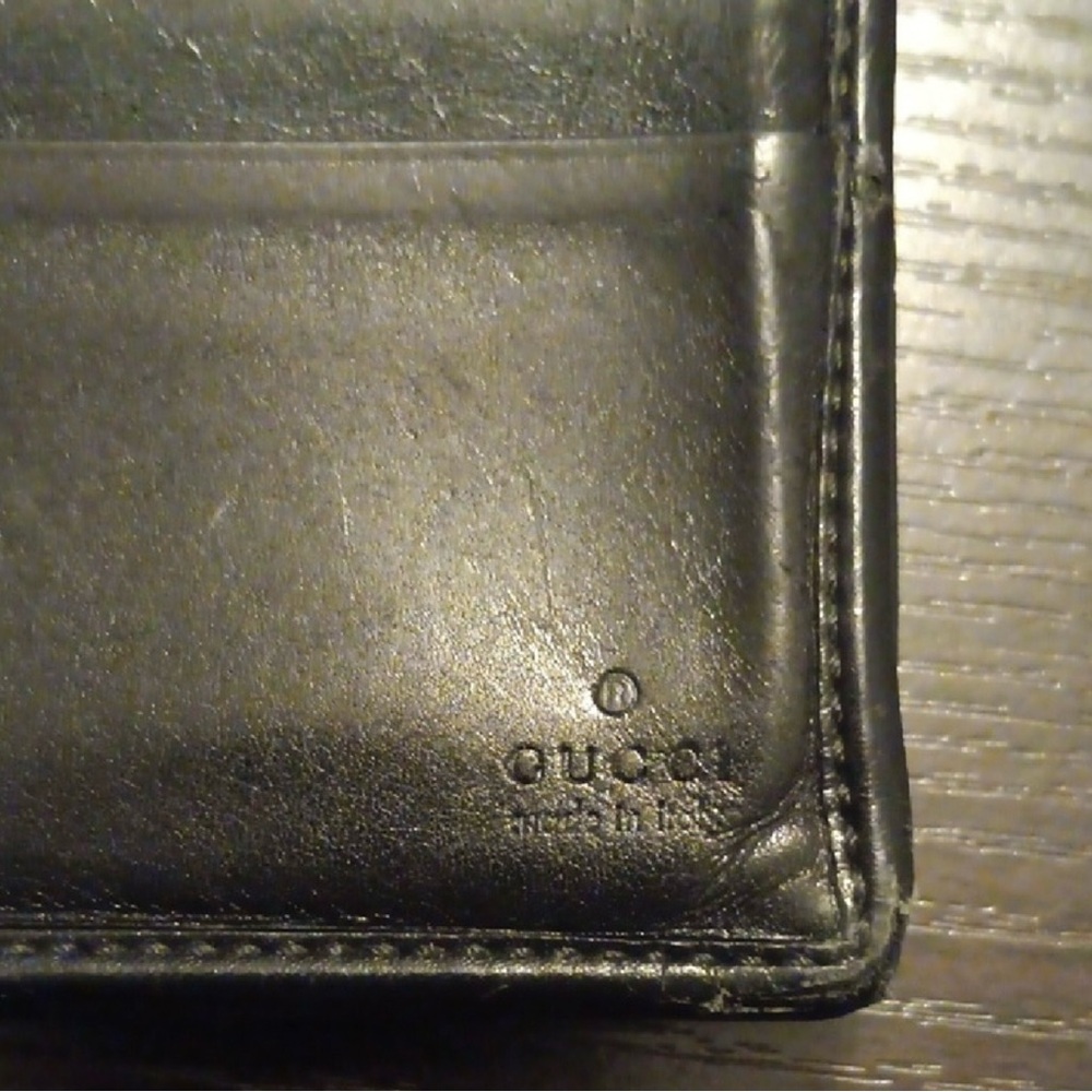 Gucci Vintage Black Leather
Unisex Wallet with Red and Green
Stitching (EUC) - Picture 4 of 14